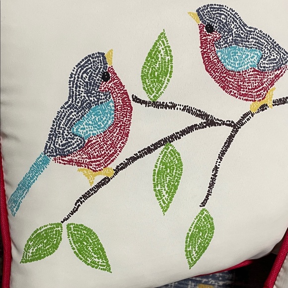 Two (2) Outdoor Pillows White/Red With Birds - Picture 3 of 7